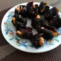 Сливы с грецкими орехами в духовке