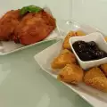 Панированные треугольные кусочки сыра