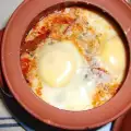 Брынза с помидорами и запеченными перцами в горшочках