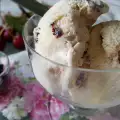 Сливочное мороженое в мороженице