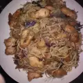 Спагетти с курицей и овощами