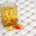Жгучие перцы в банках