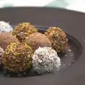 Сырые конфеты с финиками, грецкими орехами и фундуком