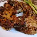 Свиные отбивные с маслом и чесноком