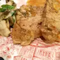Свиные стейки с белым вином, тимьяном и карри