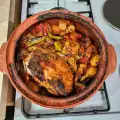 Свиная рулька в горшке для запекания
