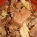 Телячья голова, язык и рубец в горшочках