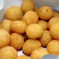 Бине суфле - шарики, жареные во фритюре