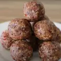 Шарики из фиников и черники