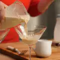 Коктейль с виски, кофе и сливками