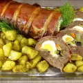Новогодний рулет из мяса с гарниром
