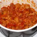 Желудочки с луком и помидорами