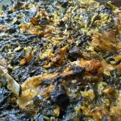 Ребрышки ягненка с рисом и шпинатом в духовке