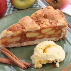 Десерт с яблоками и молоком
