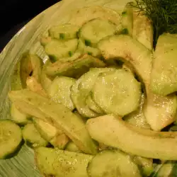 Освежающий салат с огурцом и авокадо