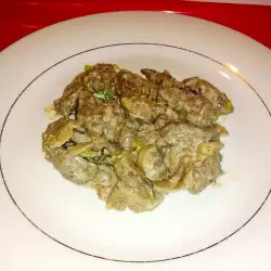 Телятина со сметаной