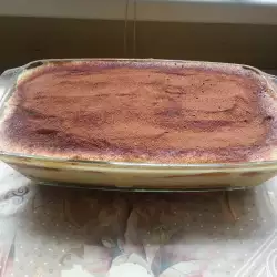 Торт из печенья с ванильным кремом и какао