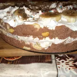 Торт из печенья с двумя видами крема и бананами