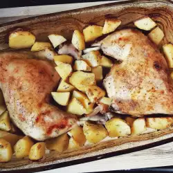 Куриные ножки с картофелем на противне из жаропрочного стекла
