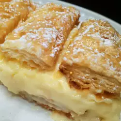 Классический пирог из слоеного теста Кремовка