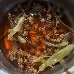 Ароматный липовый чай