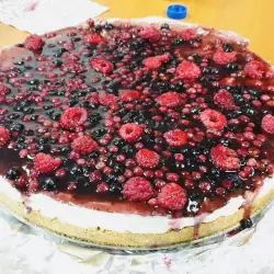 Чизкейк с малиной и лесной ягодой
