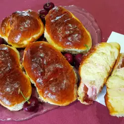 Черешневые булочки с кремом