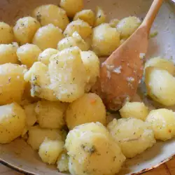 Картофель соте с оливковым маслом