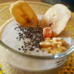Десерт с семенами чиа и бананом