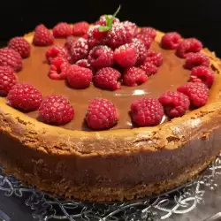 Пирог с малиной и шоколадом