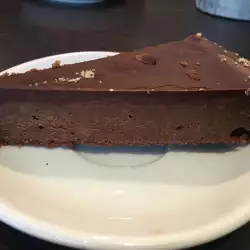 Шоколадный десерт со сливочным маслом