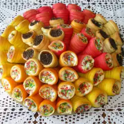 Цветные конусы с кремом