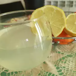 Детокс напиток с лимоном для очищения организма