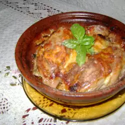 Сочная рулька в глиняном горшке