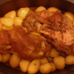 Картошка с мясом и бульоном