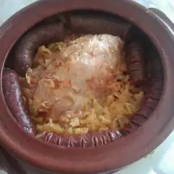 Квашеная капуста в духовке с колбасками