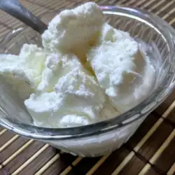 Молочное мороженое со сметаной