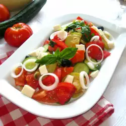 Полезный салат с оливковым маслом