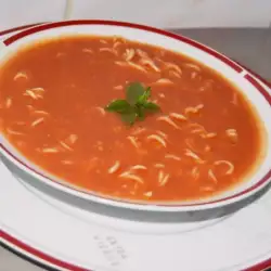 Томатный крем-суп с чесноком