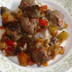 Куриная печень с овощами