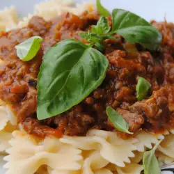 Фарфаллине с фаршем и осенними овощами