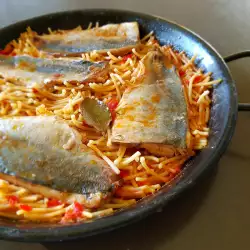 Рыбная Фидеуа со скумбрией