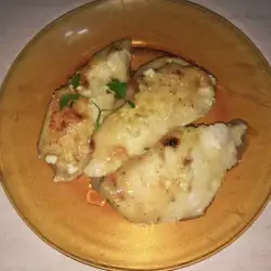 Куриное филе с двумя видами сыра и сливками в духовке