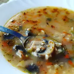 Прозрачный грибной суп с рисом