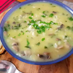 Быстрый грибной суп с белым вином и шпинатом