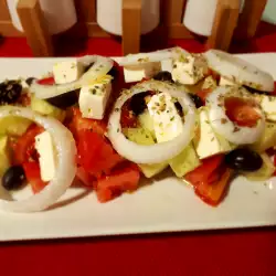Греческий салат с сыром Фета
