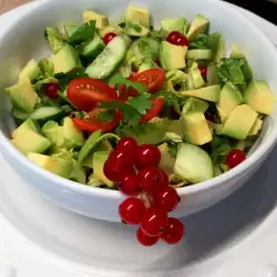 Летний салат с авокадо