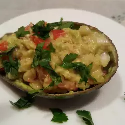 Вкусный гуакамоле с помидорами
