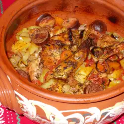 Новогодний болгарский гювеч из 2 видов мяса и колбасок