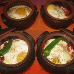 Горшочек с мясным фаршем, стручковой фасолью и сыром